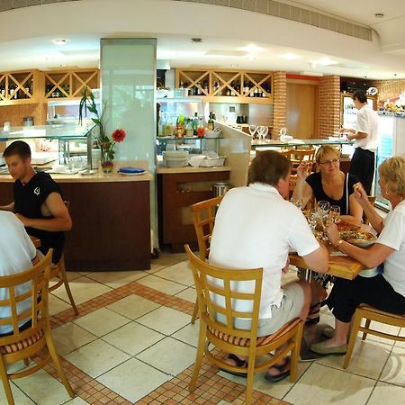 Fortina Spa Resort Sliema Nhà hàng bức ảnh A restaurant in a hotel