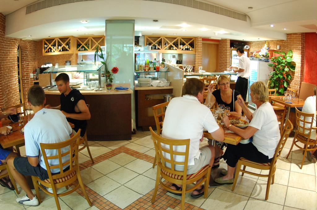 Fortina Spa Resort Sliema Nhà hàng bức ảnh A restaurant in a hotel