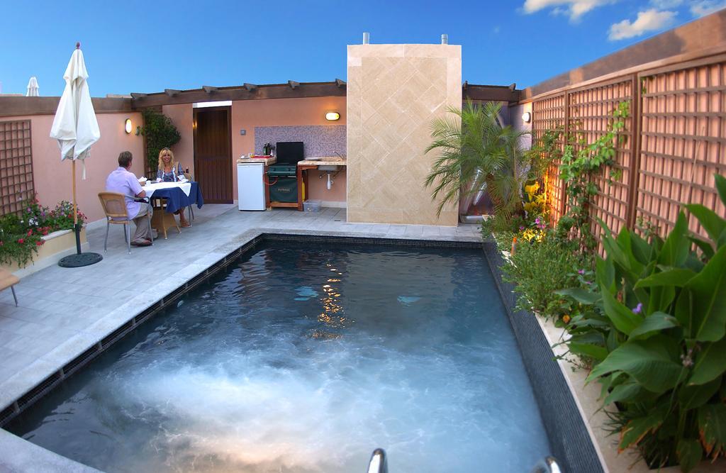 Fortina Spa Resort Sliema Ngoại thất bức ảnh A rooftop pool in Marrakech, Morocco