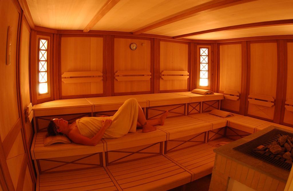 Fortina Spa Resort Sliema Ngoại thất bức ảnh A modern Finnish sauna