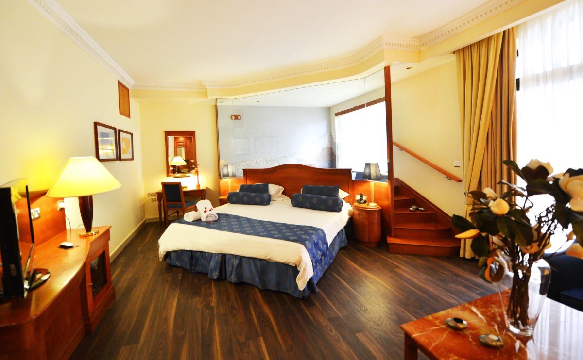 Fortina Spa Resort Sliema Ngoại thất bức ảnh A suite at the hotel