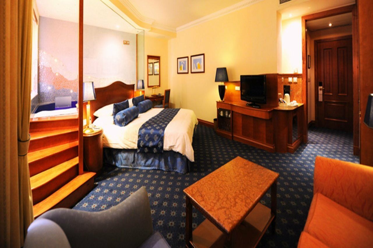 Fortina Spa Resort Sliema Ngoại thất bức ảnh A suite at the hotel